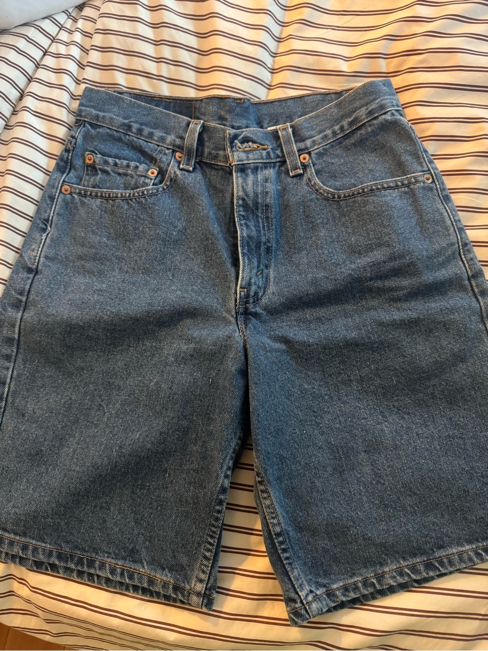 Women’s Levi’s boyfriend shorts— baggy style
